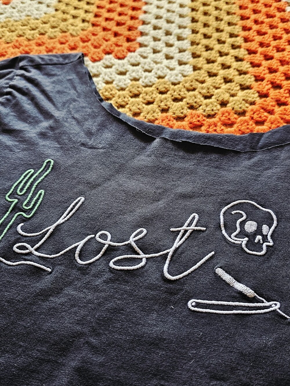 Y2K Embroidered Desert Graphic Raw Hem Cutoff Crop Top
